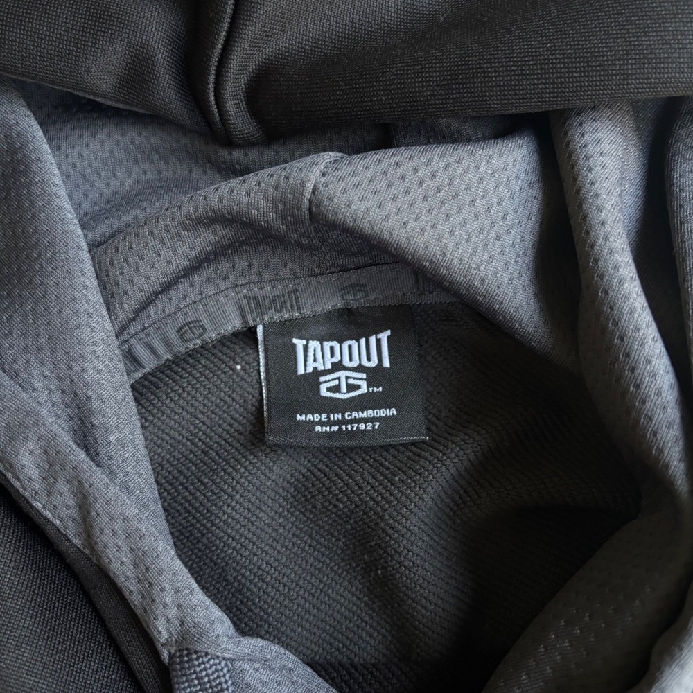 Tapout Sleeveless Hoodie Mens Large Black Gray Graphic Logo Gym Athletic Vest - Picture 2 of 6